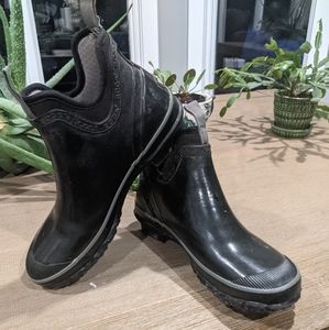 Bogs Harper Chelsea Style Black Boot